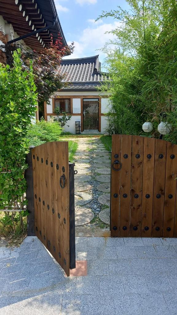 Adam Guesthouse photo 1