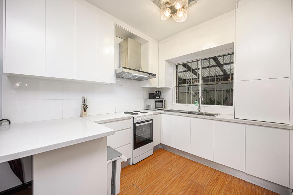 Bankstown Next to Westfield! Lovely 3 Br Townhouse photo 4