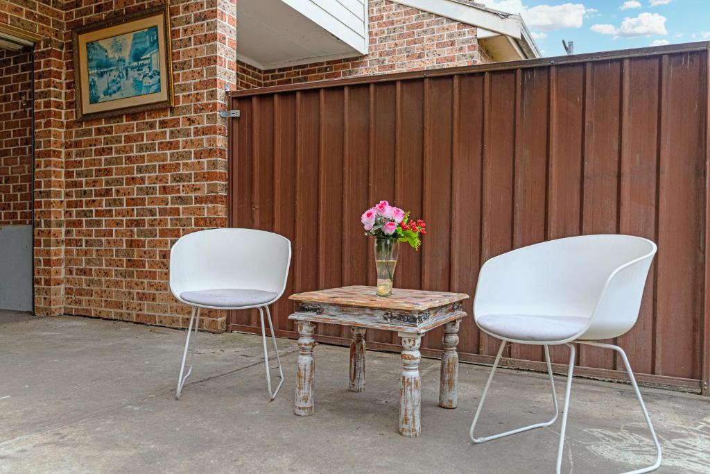 Bankstown Next to Westfield! Lovely 3 Br Townhouse photo 3