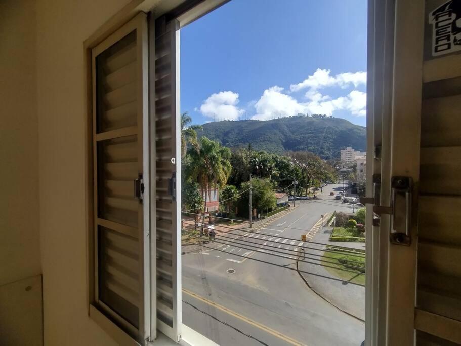 Apartamento Frente da Praça Central com 01 Vaga Garagem photo 1