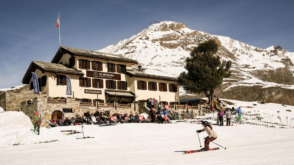 Mountain Lodge Ze Seewjinu - above Zermatt