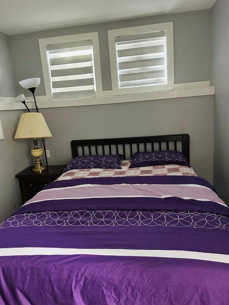 An adorable 2 BR suite with own kitchen & laundry photo 1