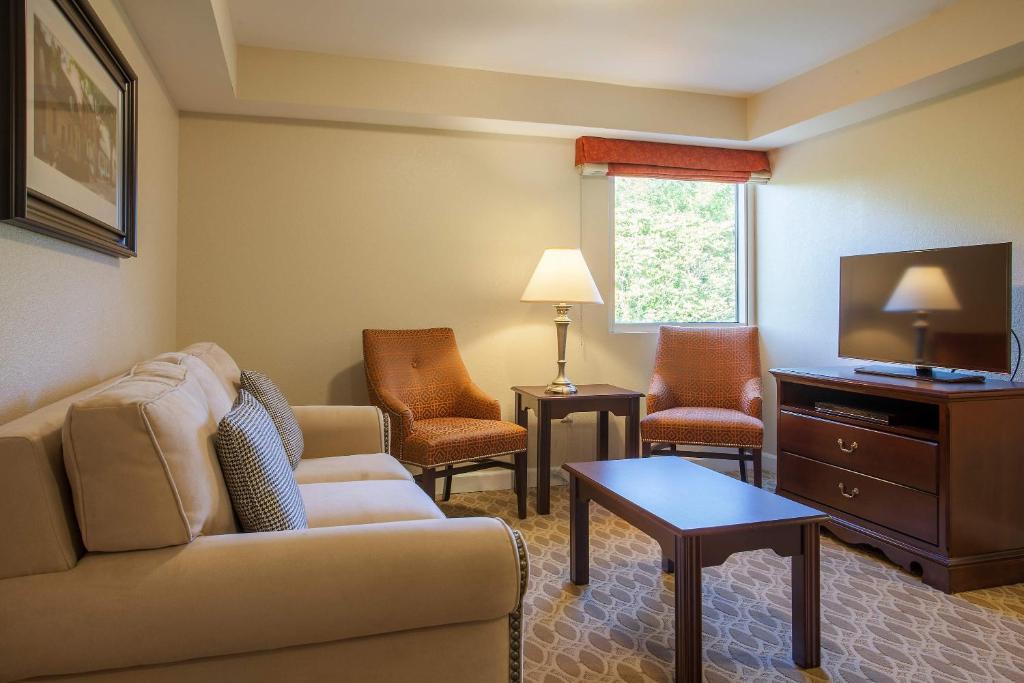 Bluegreen Vacations Patrick Henry Square, an Ascend Collection Resort - Tap to explore photos