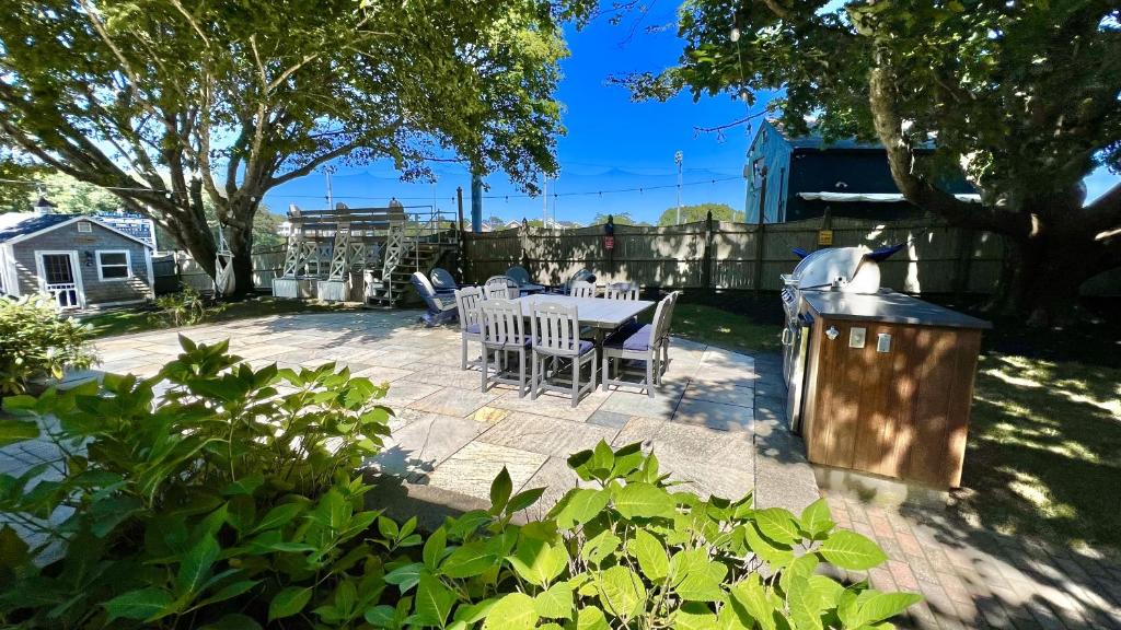 Downtown Chatham Walk to All Amenities: 4 Bedroom+ photo 1
