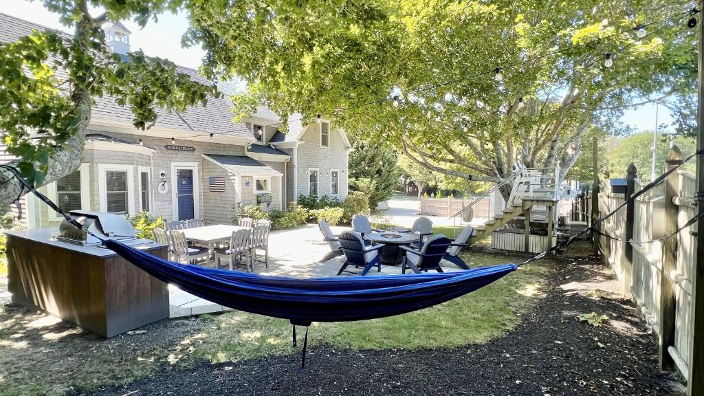 Downtown Chatham Walk to All Amenities: 4 Bedroom+ photo 3