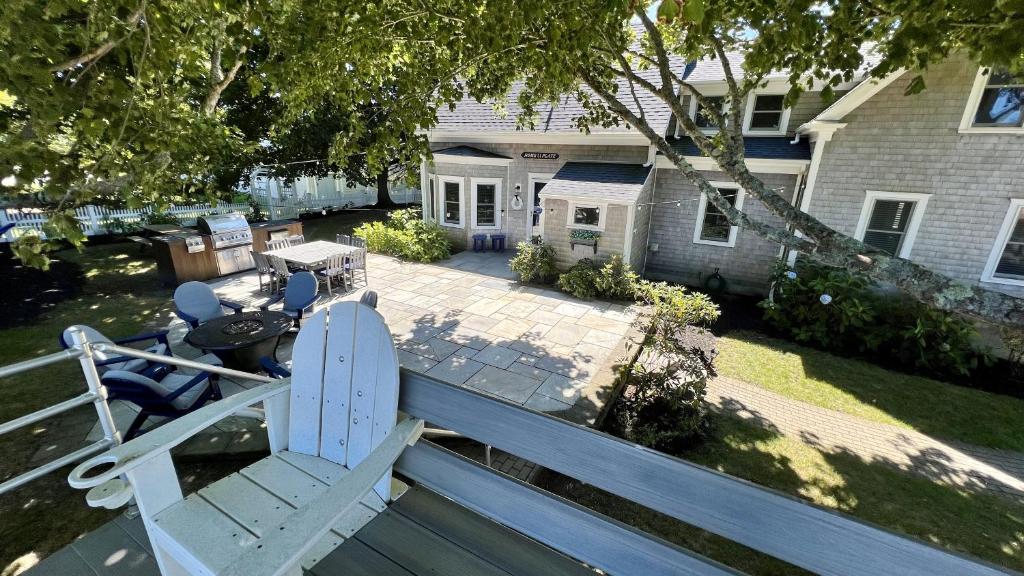Downtown Chatham Walk to All Amenities: 4 Bedroom+ photo 4