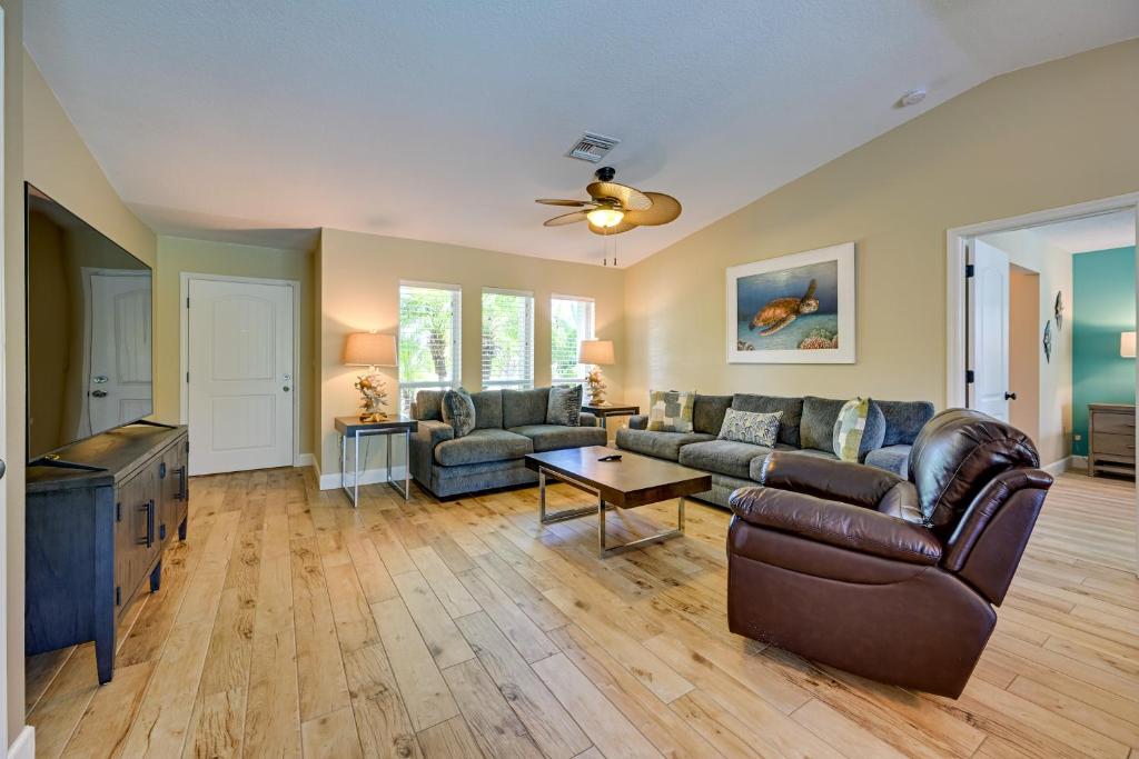 Englewood Oasis with Screened Lanai and Outdoor Pool! photo 4