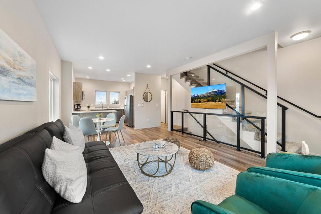 Brand New Fully Updated Condo 912 in Anacortes photo 2
