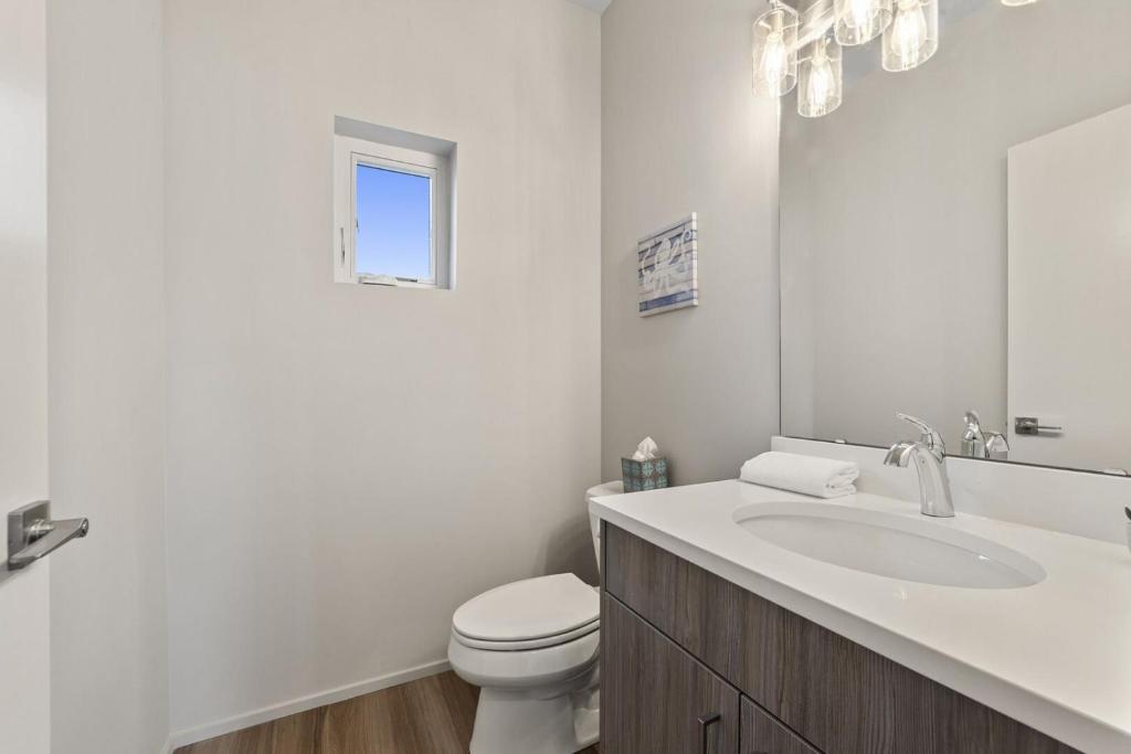 Brand New Fully Updated Condo 912 in Anacortes photo 3