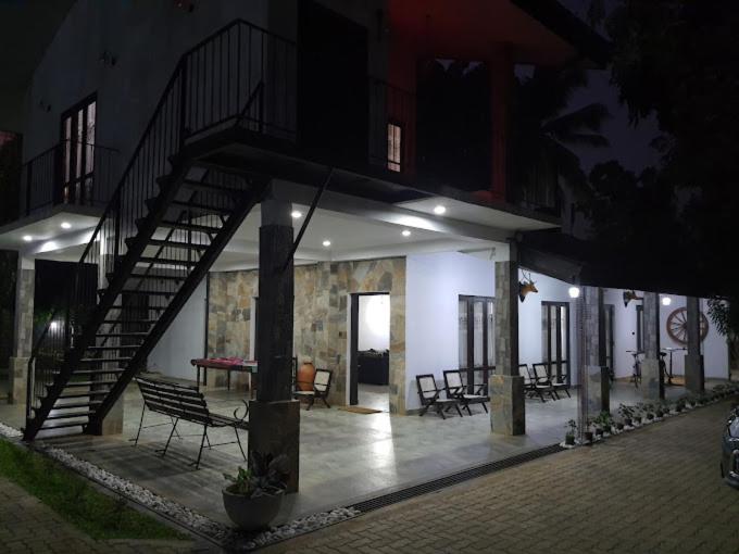 Laurel Villa photo 1