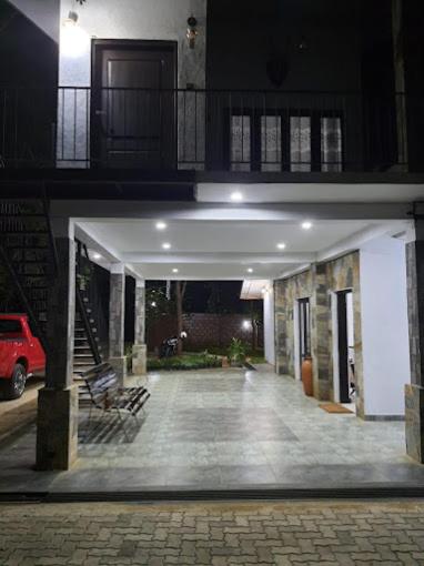 Laurel Villa photo 2