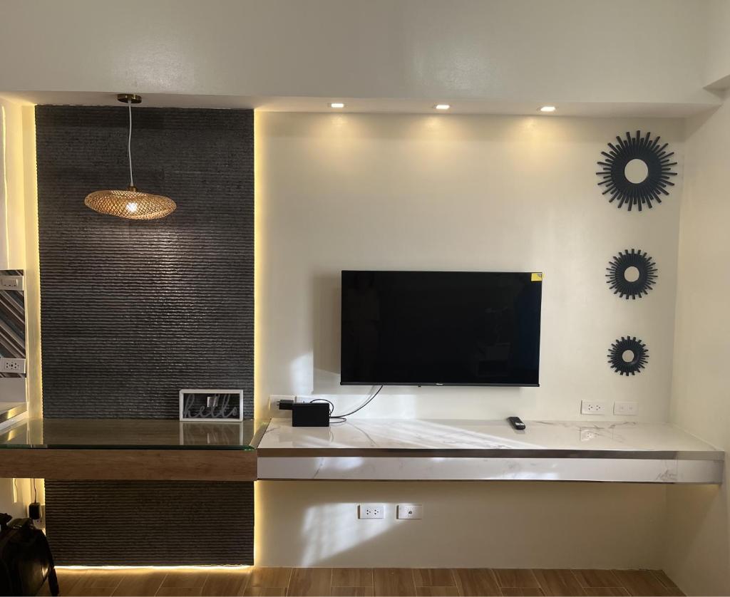 Aesthetic Functional Minimalist Space Sunvida Tower SV1716 photo 1