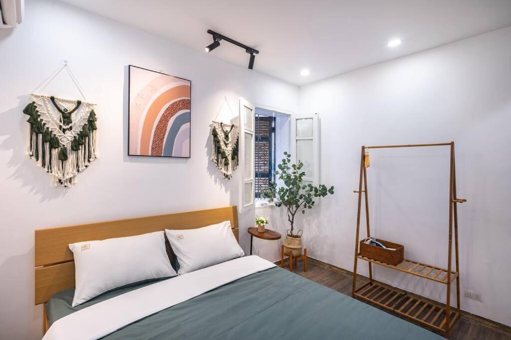 2 bedrooms - street view -5 mins to Old Quarter