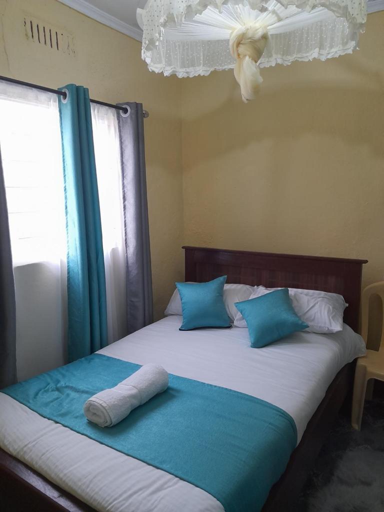 Fully furnished 2 bedroom photo 1