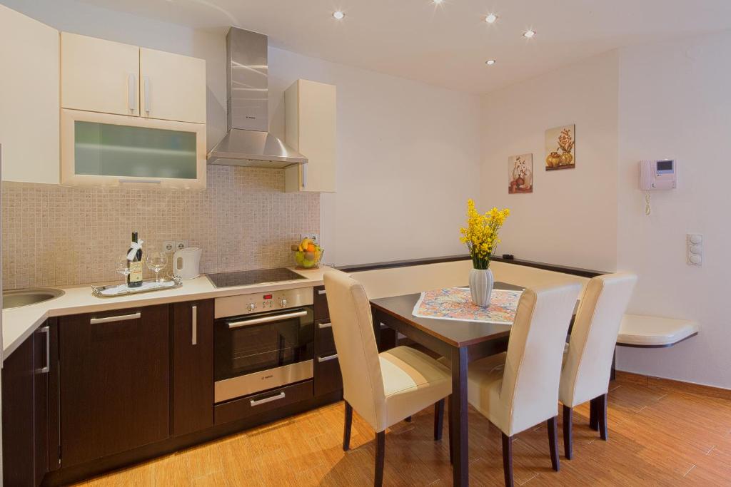 Апартаменты (Апартаменты с 3 спальнями и террасой с видом на море), Montelux Apartments