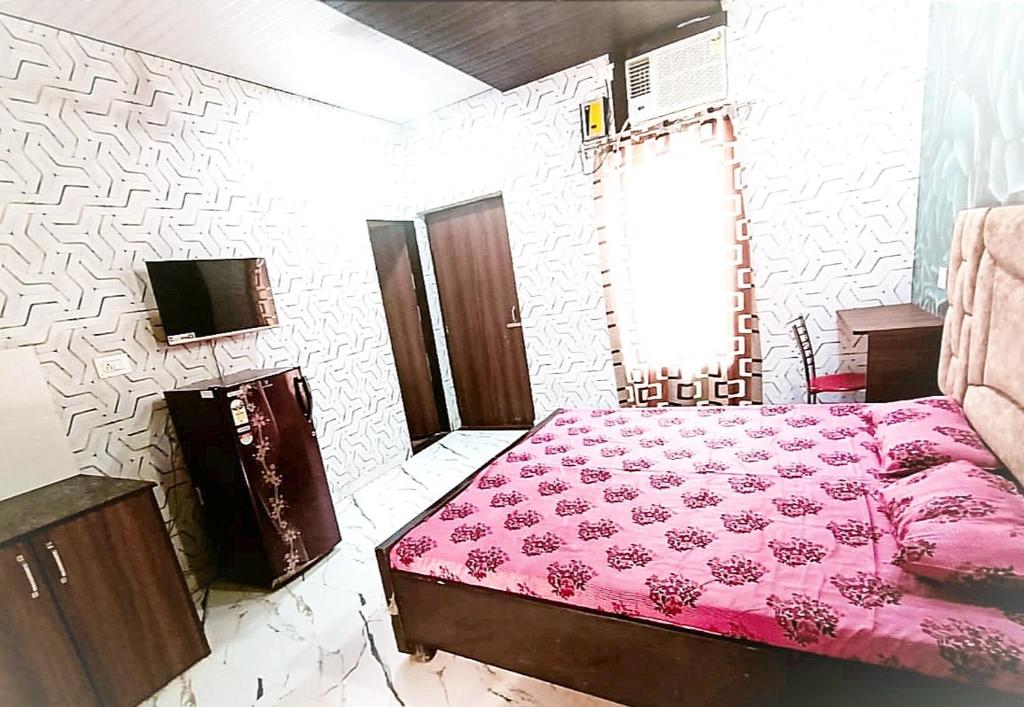 WELCOME BROTHERS HOMESTAYS -- LPU Law Gate -- For Family, Couples, Parents, Students photo 2