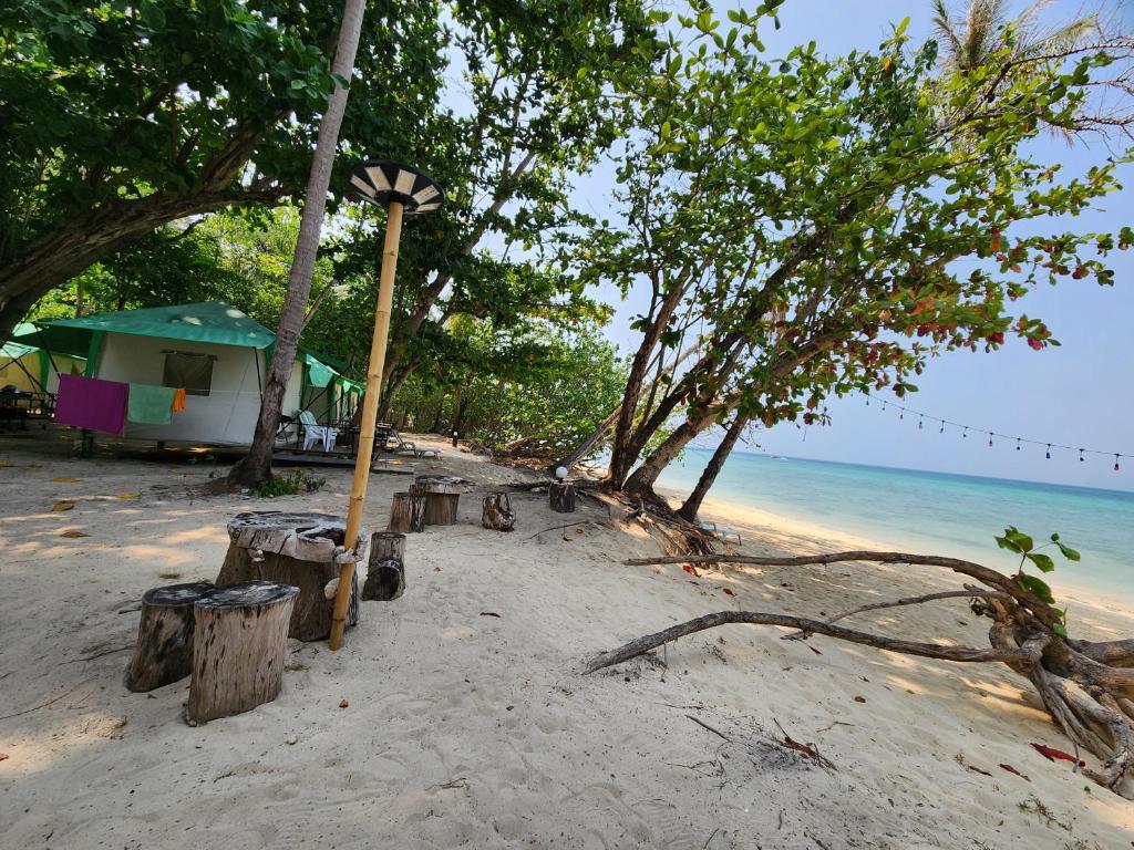Koh Ngai Camping Restaurant @ Bar photo 4