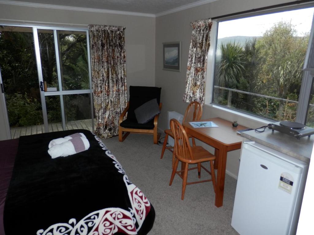 Papatowai Kereru Cabin photo 1