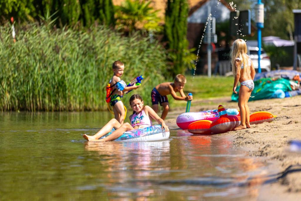 Glamping Limburg - Back To Nature Experience photo 2