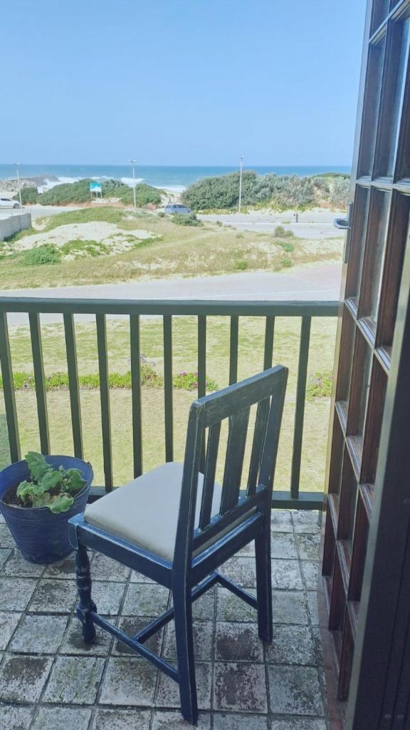 Beachfront at 22 Settler's Sands photo 3