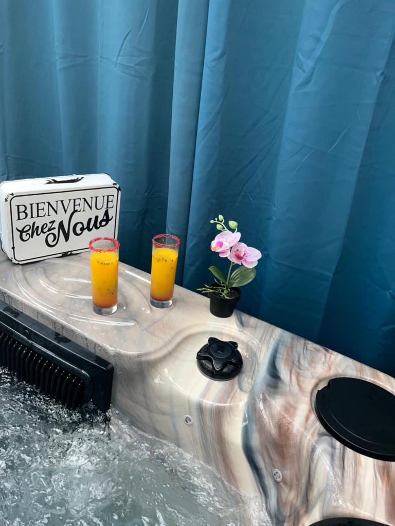 Les chalets de Marie et Stéph - Jacuzzi SPA Privatif sans vis à vis , vue mer