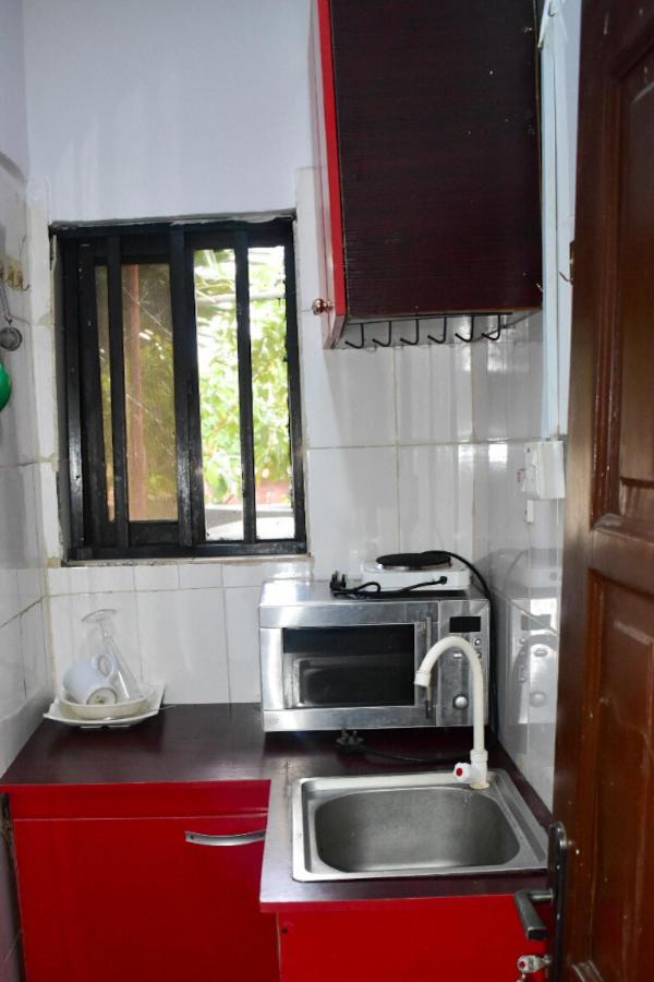 One Bedroom with Small Kitchenette and Bathroom photo 3