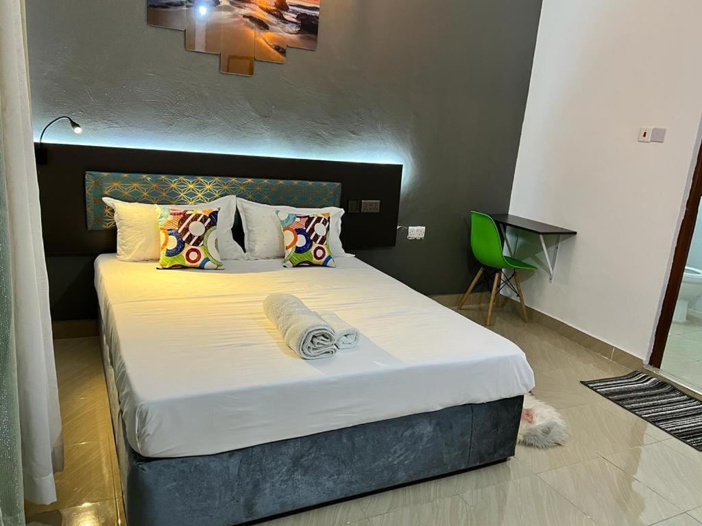 Executive Beige House By Amari homes