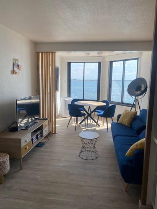 Appartement moderne vue sur étang et montagne photo 4