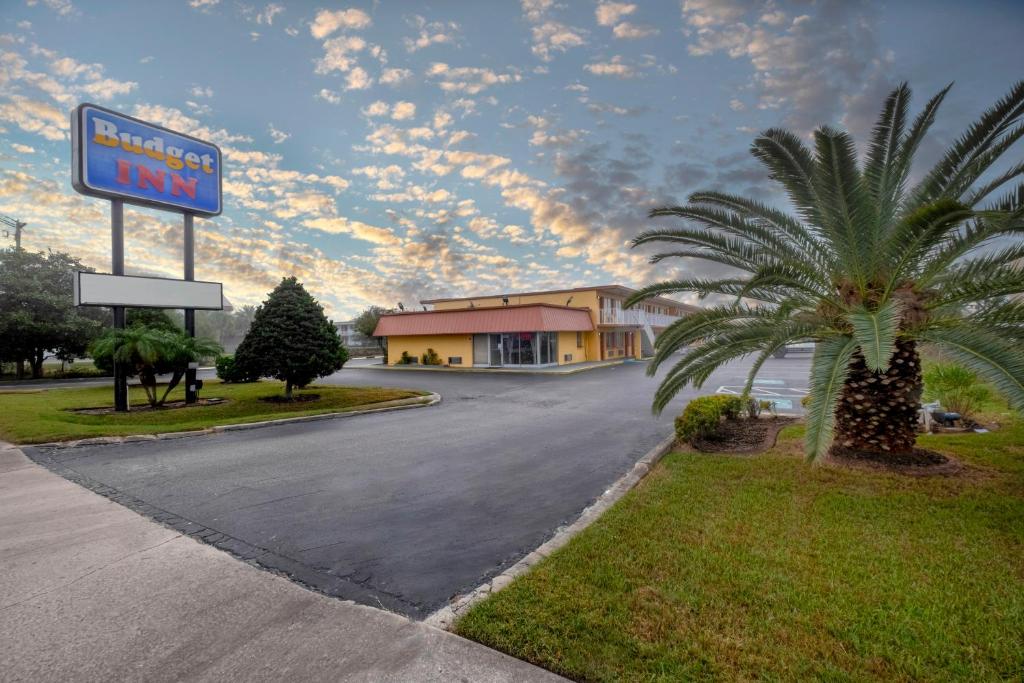 Budget Inn West Melbourne image