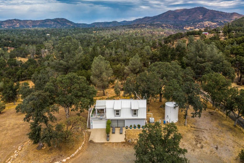 Mariposa Home with Furnished Patio and Sierra Mtn Views photo 1