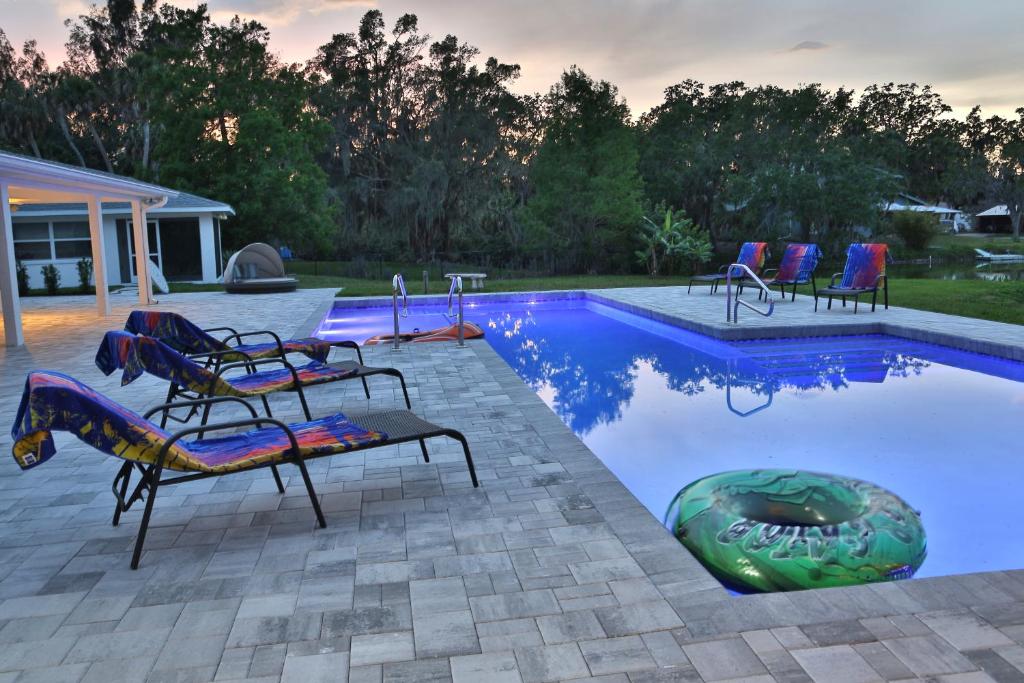 Lakefront Getaway in Sunny Florida with Heated Pool photo 3
