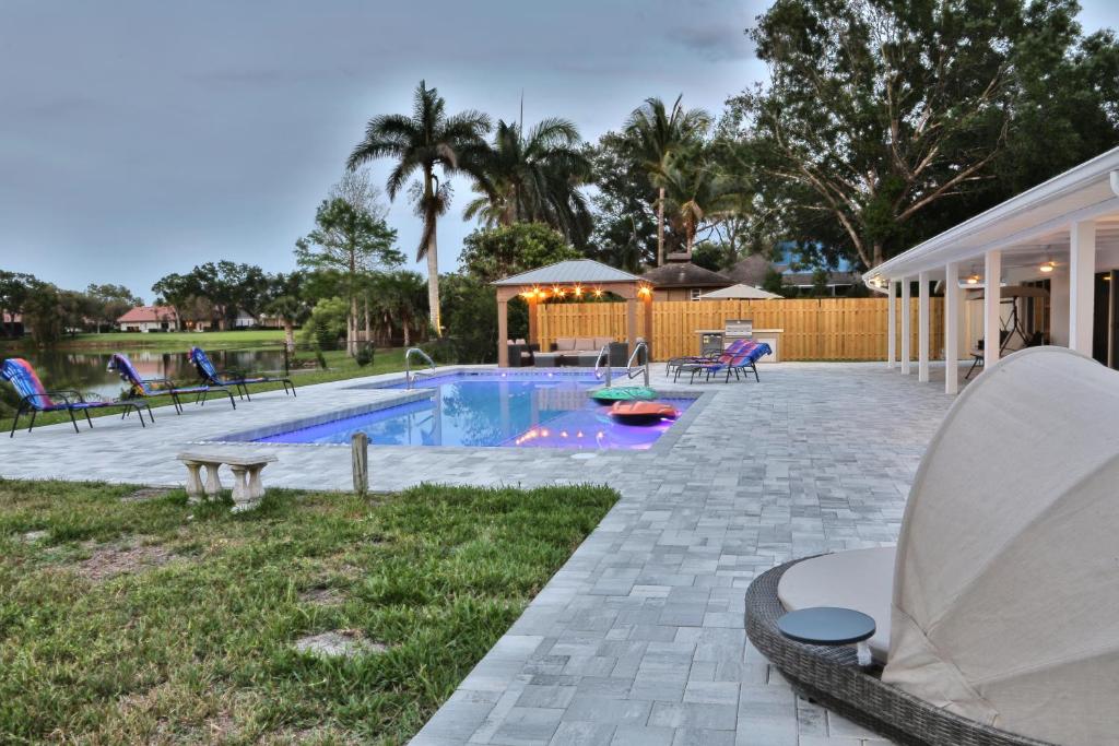 Lakefront Getaway in Sunny Florida with Heated Pool photo 1