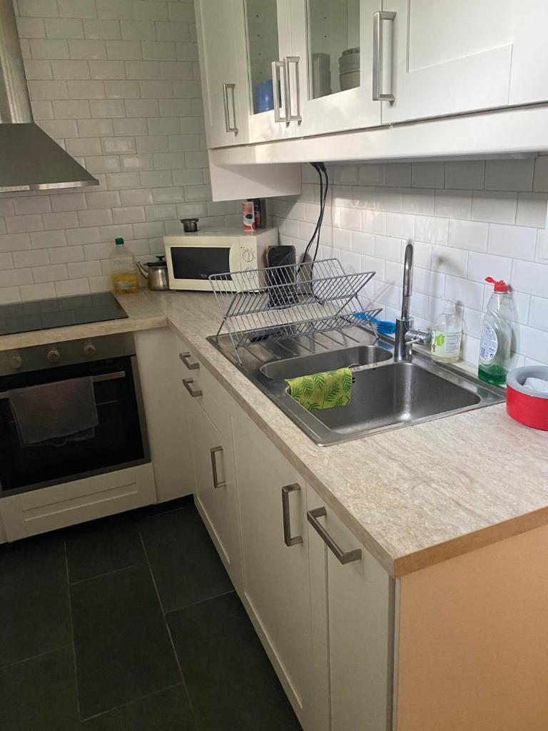 Remarkable 1-Bed Apartment in Orebro photo 4