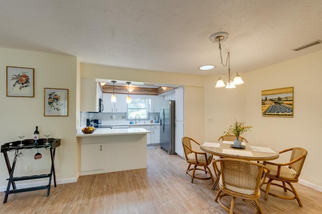 Tranquil Venice Escape with Private Backyard Oasis! photo 4