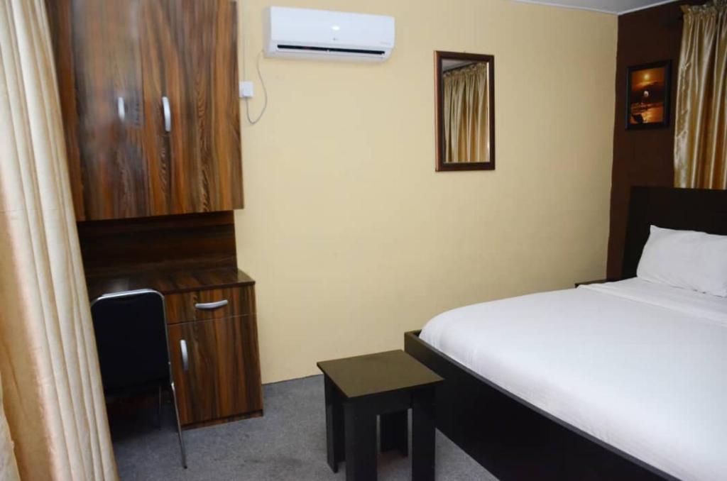 House 5 Ibara Housing, Abeokuta photo 2