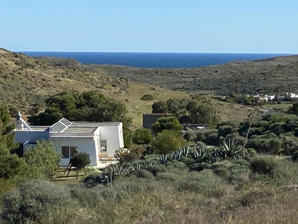 CORTIJO JUNTO AL MAR EN PARQUE NATURAL