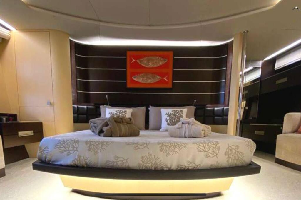 Exclusive Yacht - Azimut 86s photo 1