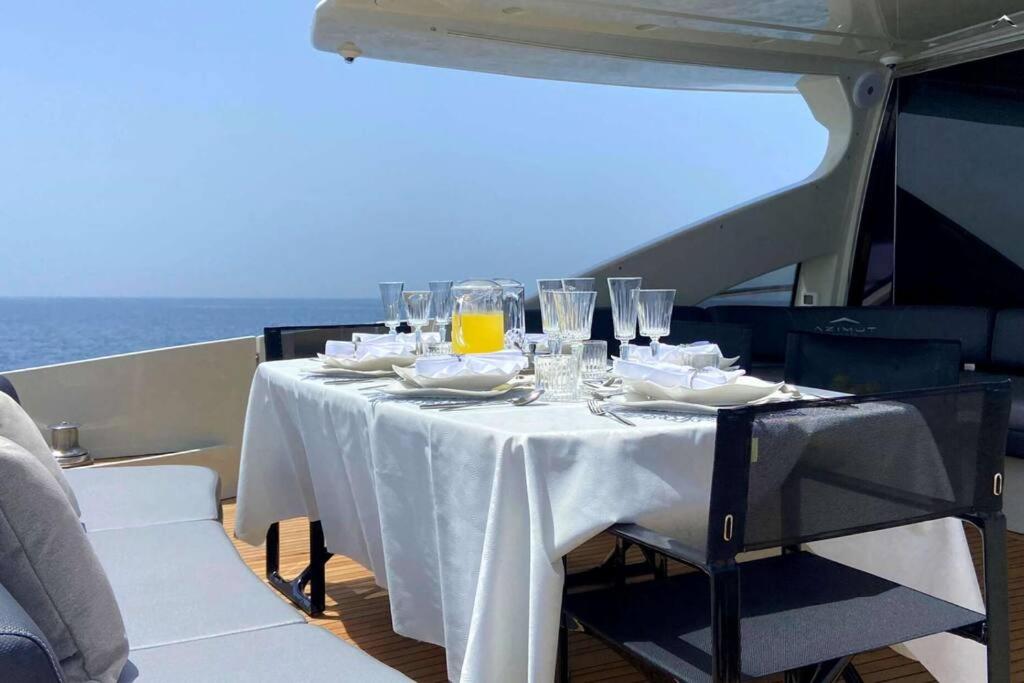 Exclusive Yacht - Azimut 86s photo 2