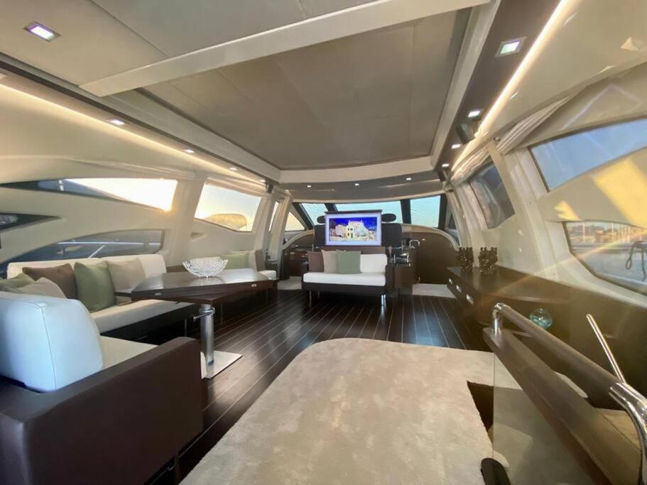Exclusive Yacht - Azimut 86s photo 4