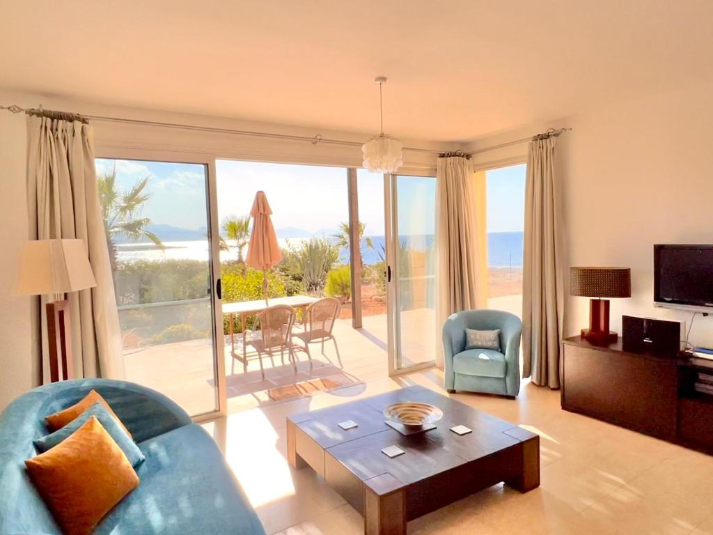 True front line apartment in Tatlisu North Cyprus photo 2