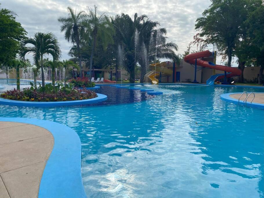Hermosa casa en cond. privado photo 1