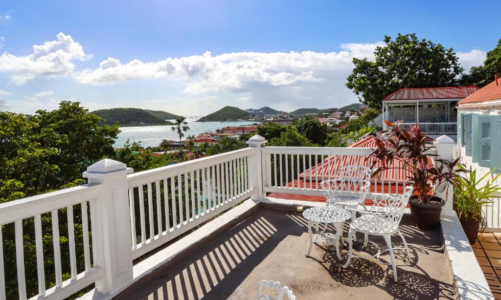 At Home in the Tropics photo 4