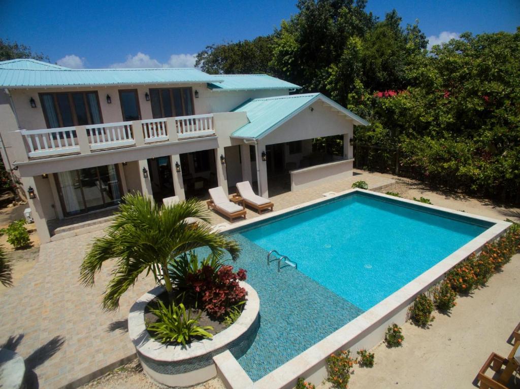 Large Ocean Front Home Close to Village - Surfside Gecko photo 1