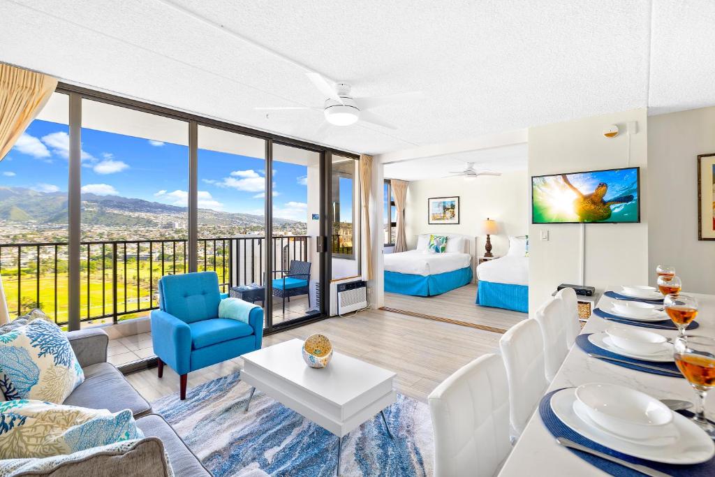 Stylish Unit Near Waikiki Beach with Free Parking! image