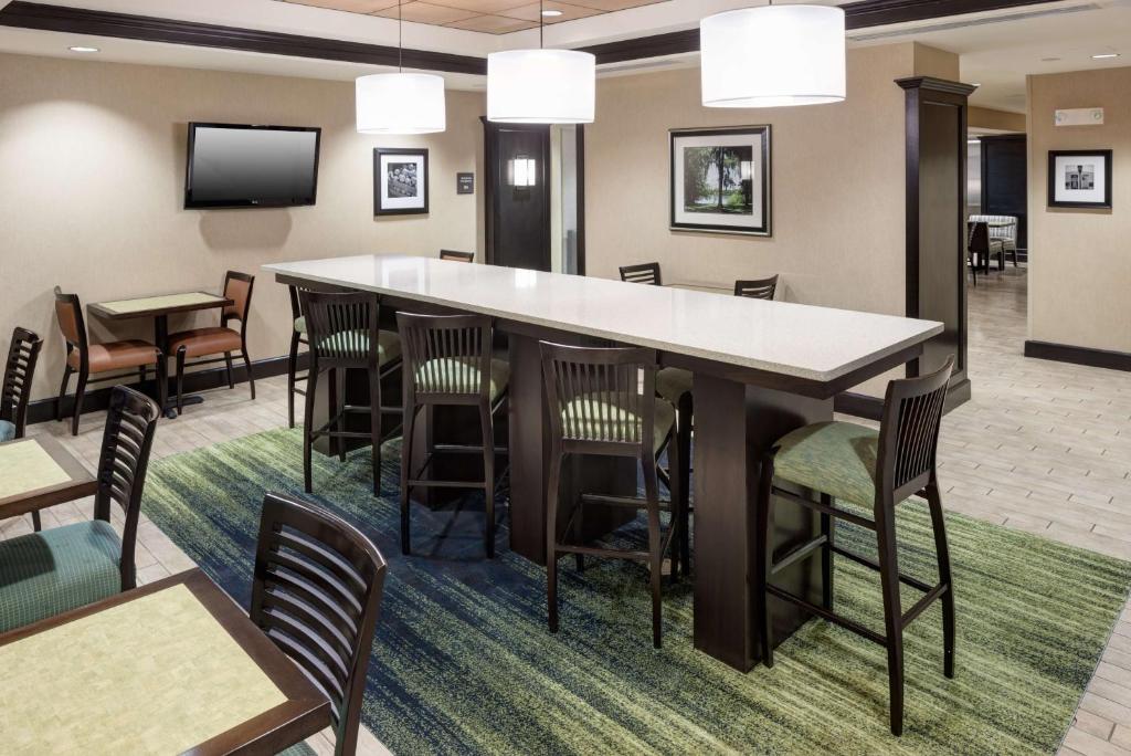 Hampton Inn & Suites Gainesville Downtown photo 4