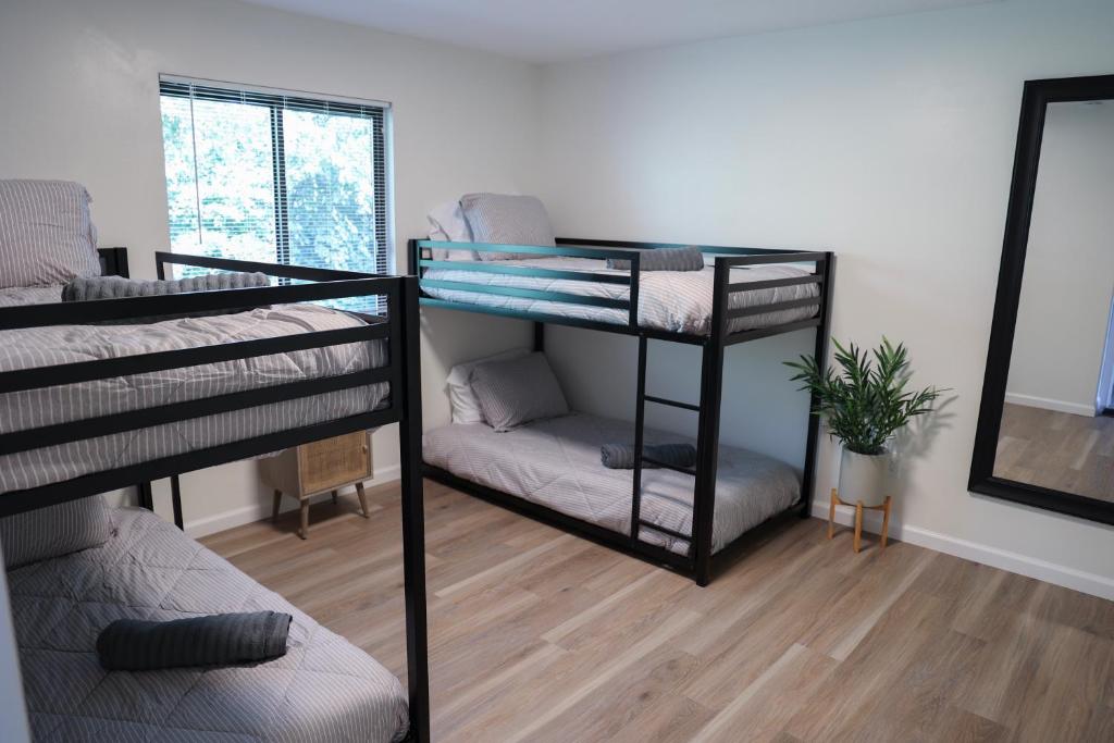 5-BR Serene Retreat Near CLE* Dogs welcome! photo 3
