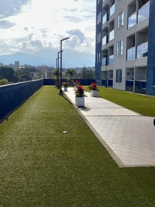 Hermoso apartamento con piscina ubicado cerca a los principales centros comerciales photo 4