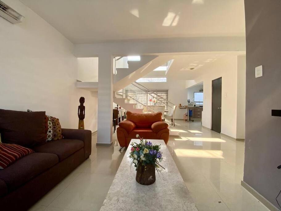 Victoria’s Beach house photo 1