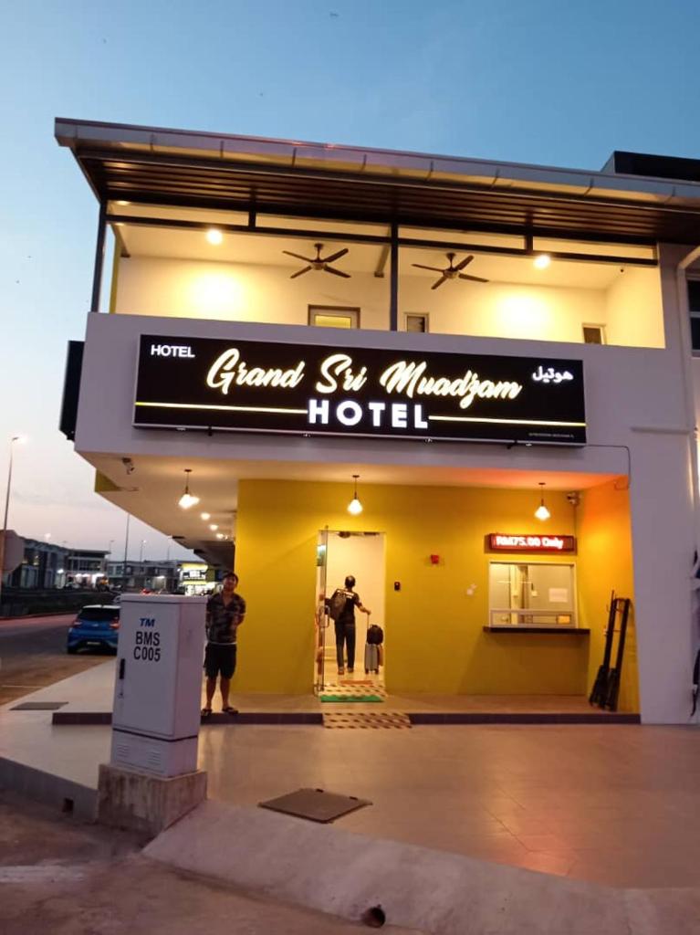 GRAND SRI MUADZAM HOTEL
