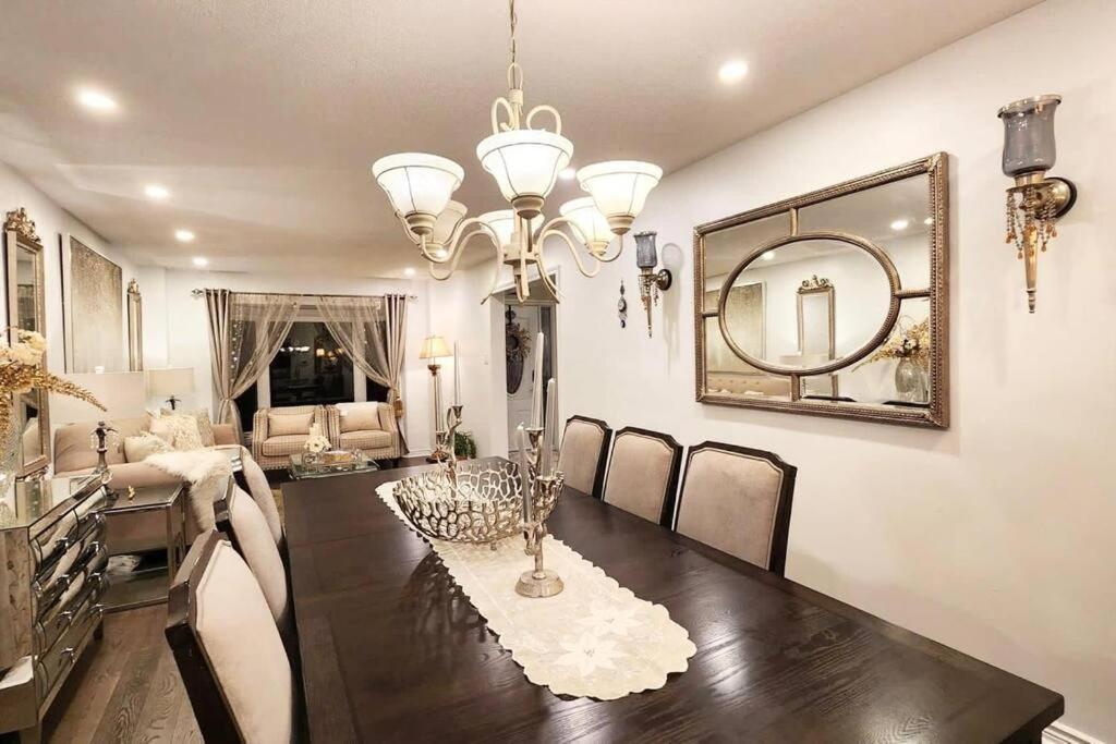 Toronto Luxurious Designer Villa 5 Bedrooms Detached in Posh Area Central Location Over 10000 Sqft Huge Villa photo 2